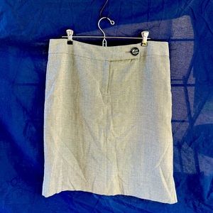Gently worn dark gray and white skirt with lining. Size 8